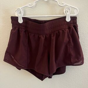 Lululemon Hotty Hot Low-Rise Lined shorts 2.5"